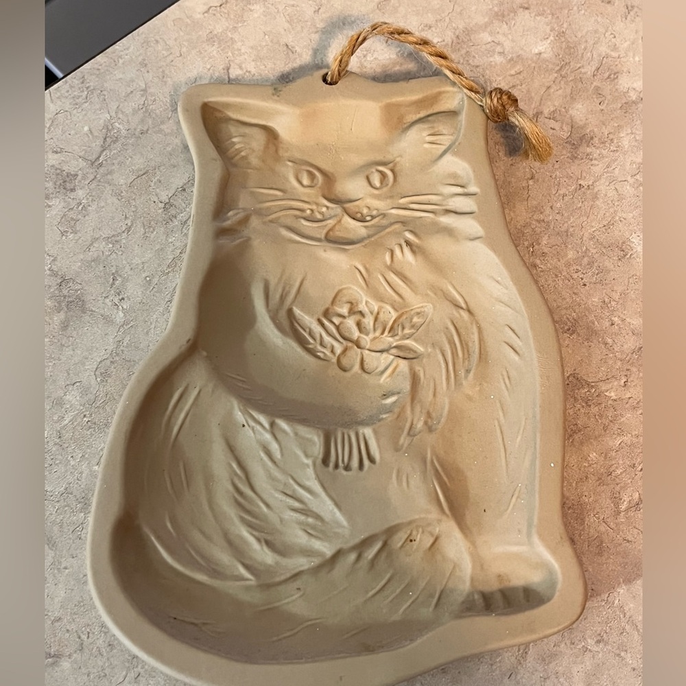 Vintage 1983 Brown Bag Cookie Art Cat With Flowers Mold Kitchen Decor.